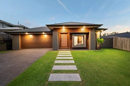9 Lone Pine Circuit, Upper Coomera