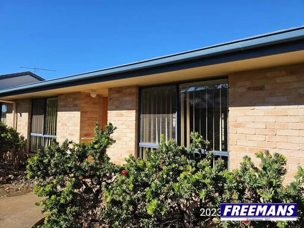 Unit in Complex of Six - 4 Bedroom, 2 Bathroom Unit