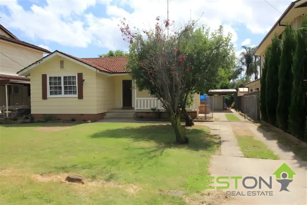 COMFORTABLE FAMILY HOME