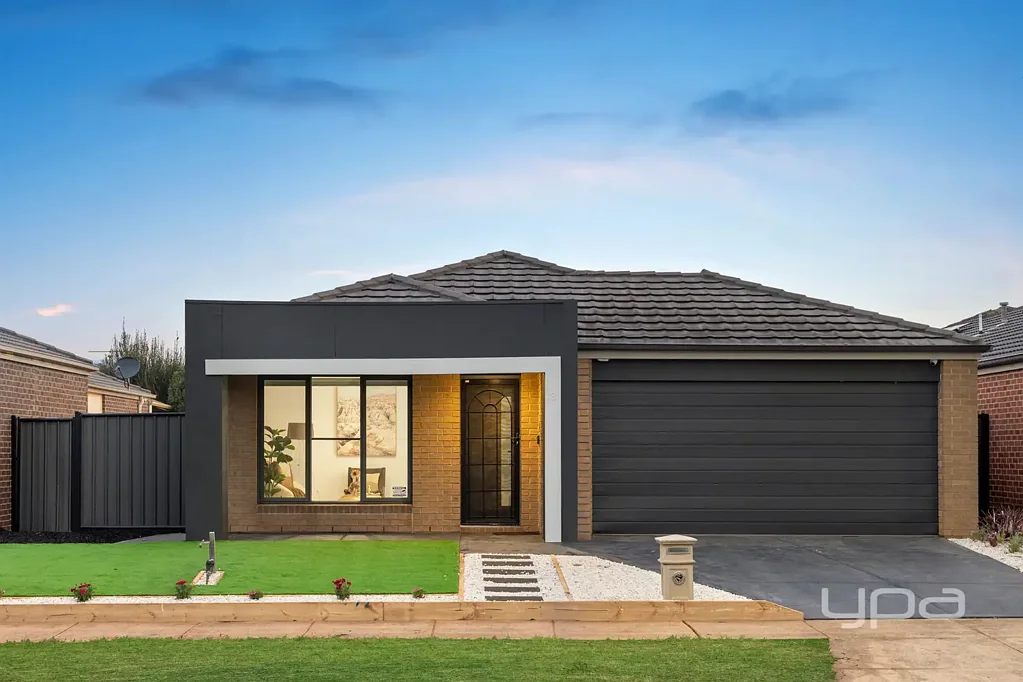 Point Cook 4બેડરૂમ Experience this North‑Facing Beauty — A Place to Grow, Laugh & Belong