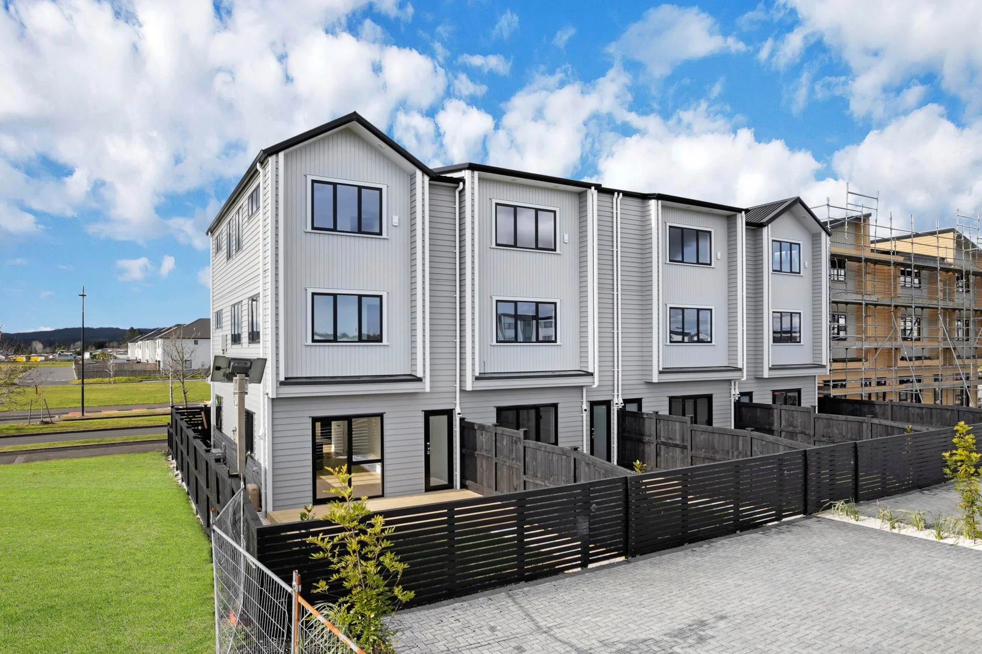 Karaka 4房  Family Living with Space, Style & Convenience