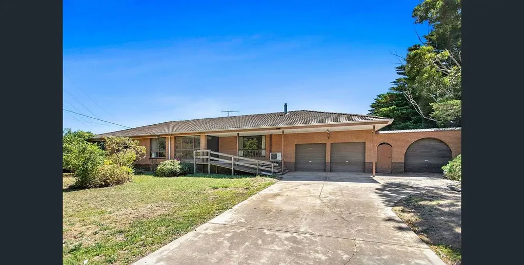 Peaceful Lifestyle on 5.5 Acres – Space, Privacy & Endless Possibilities