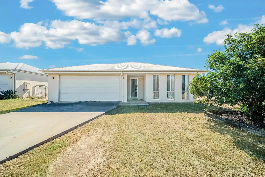 Capella 4 Slaapkamer Modern Family Living in the Heart of Capella - Investment Opportunity with Tenan
