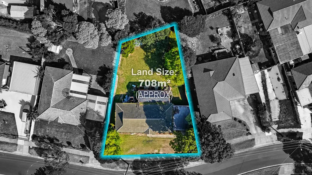 Hampton Park 3房 大块地块708㎡ 宁静庭院位置 重新开发潜力强 便利设施环绕 地段持续发展 Prime Development Opportunity on a Large Block!