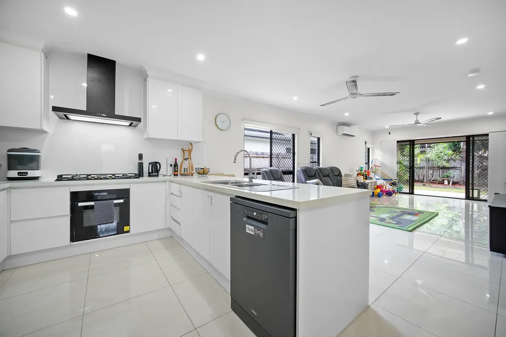 15 Ainslie Place, Smithfield, QLD 4878