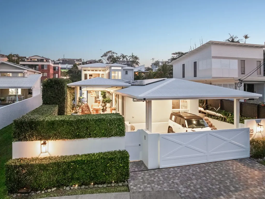 Alexandra Headland 5ਬੈੱਡਰੂਮ Substantial Coastal Luxury Residence of Style and Distinction
