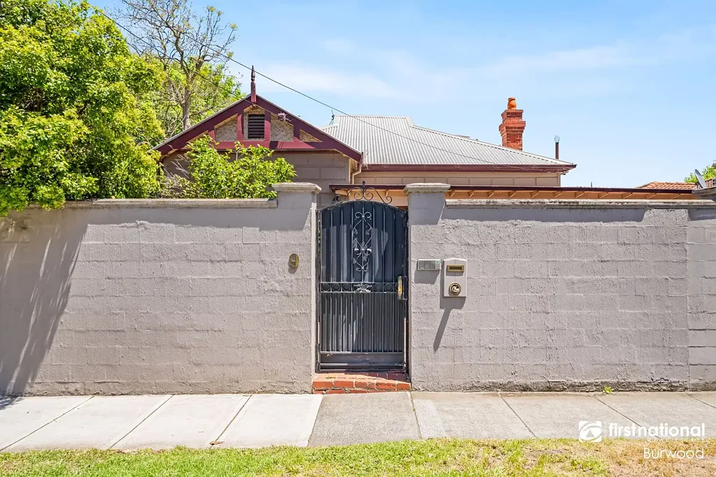 Caulfield 5ห้องนอน Refined Californian on an Expansive, Dual-Crossover Allotment
