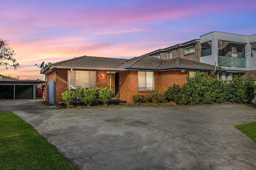 Chester Hill 3房 地理位置优越、潜力无限的卓越砖房 Exceptional Brick Home with Prime Location & Outstanding Potential