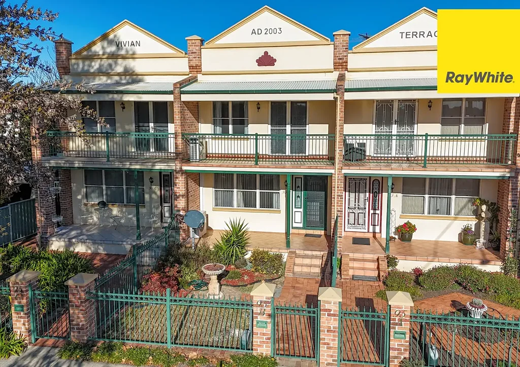 EXECUTIVE TOWNHOUSE