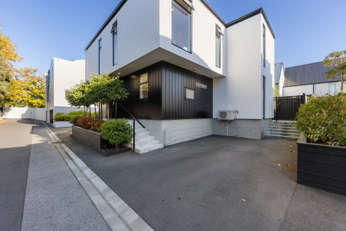 Merivale 2 Bedroom Perfectly Positioned - Zoned for Excellence