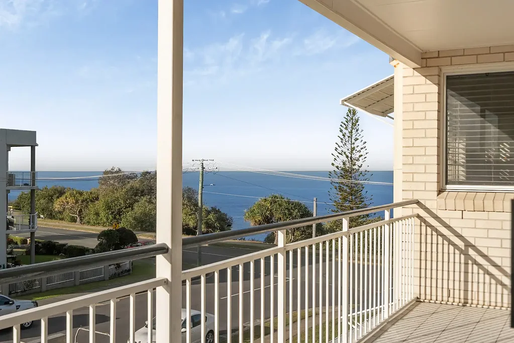 Woody Point 2Kwarto COASTAL APARTMENT WITH STYLISH RENOVATION & OCEAN VIEWS