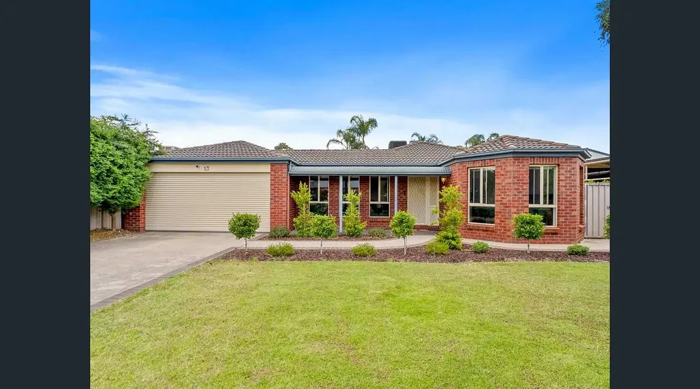 Great location with pool servicing included!