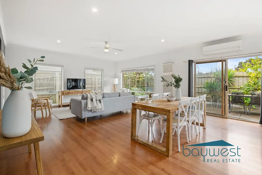 Hastings 3房 宁静小巷生活，一切近在咫尺 Quiet Laneway Living With Everything Close By