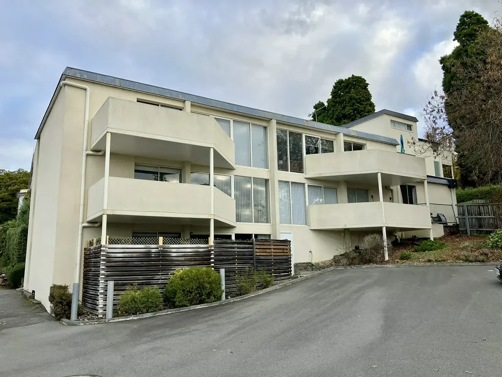 Neat, Tidy and Recently Updated Unit in New Town