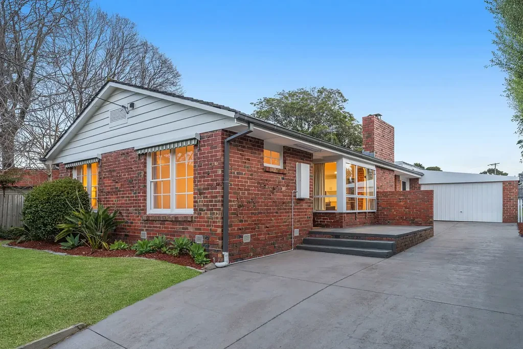Frankston 3બેડરૂમ Clinker-Brick Character in a Lovely FHSZ Court Locale