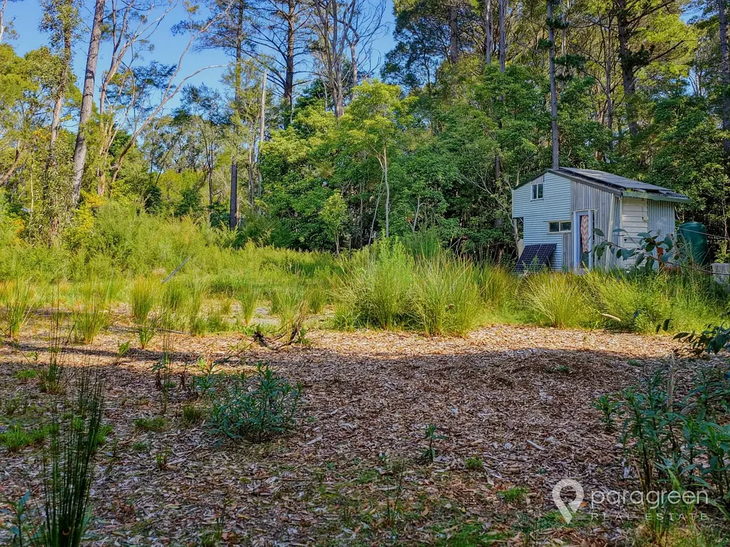 Foster 2.5-Acre Bushland Retreat on the Edge of Town