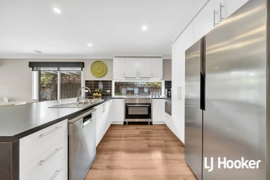 ਰਸੋਈ - 35 MIMULUS RD, MADDINGLEY VIC 3340