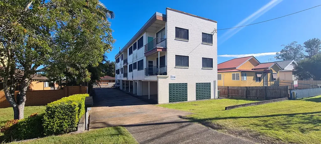Centrally Located Apartment - Water Included!