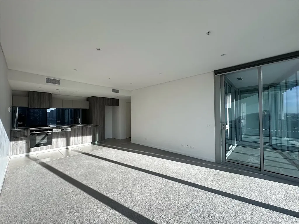 Exclusive Two Bedroom Apartment in the Heart of Docklands!