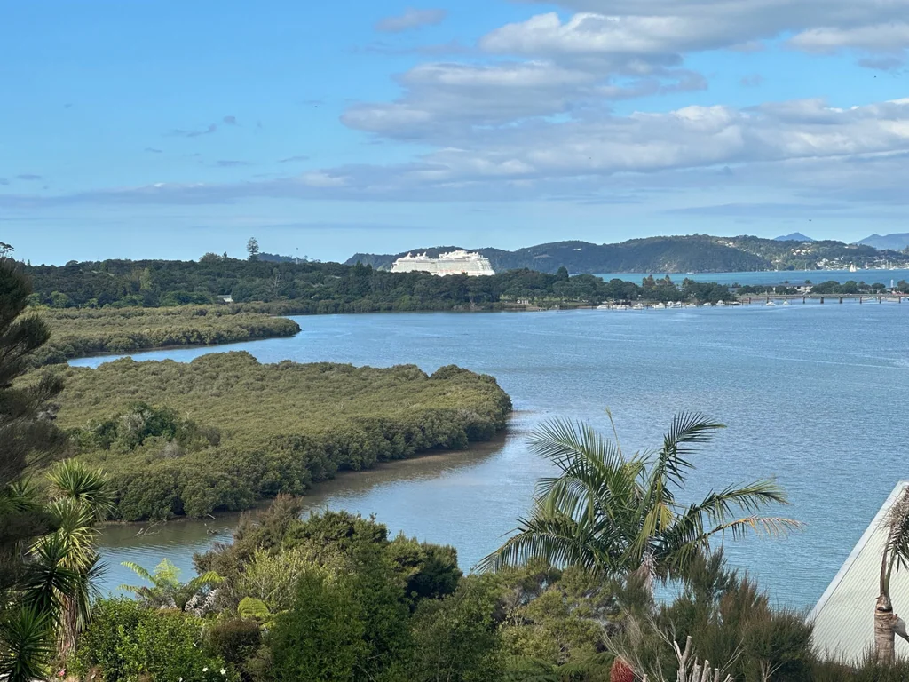 Haruru 3침실 SUBSTANTIALLY REDUCED: Peaceful, Private with Prestigious Water Views