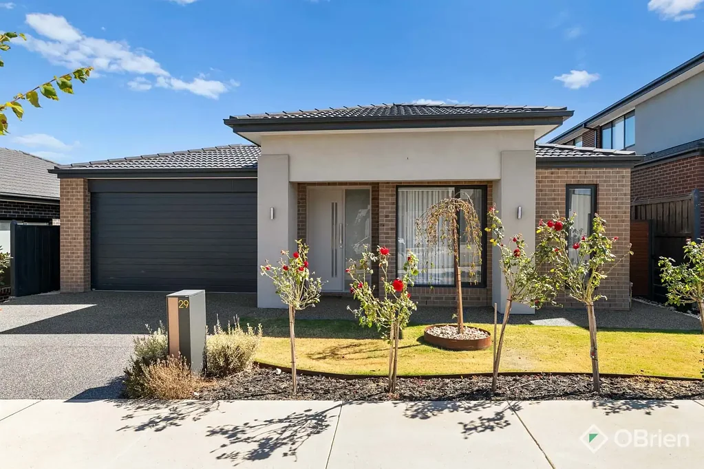 Spacious Modern Family Living in a Prime Clyde North Location