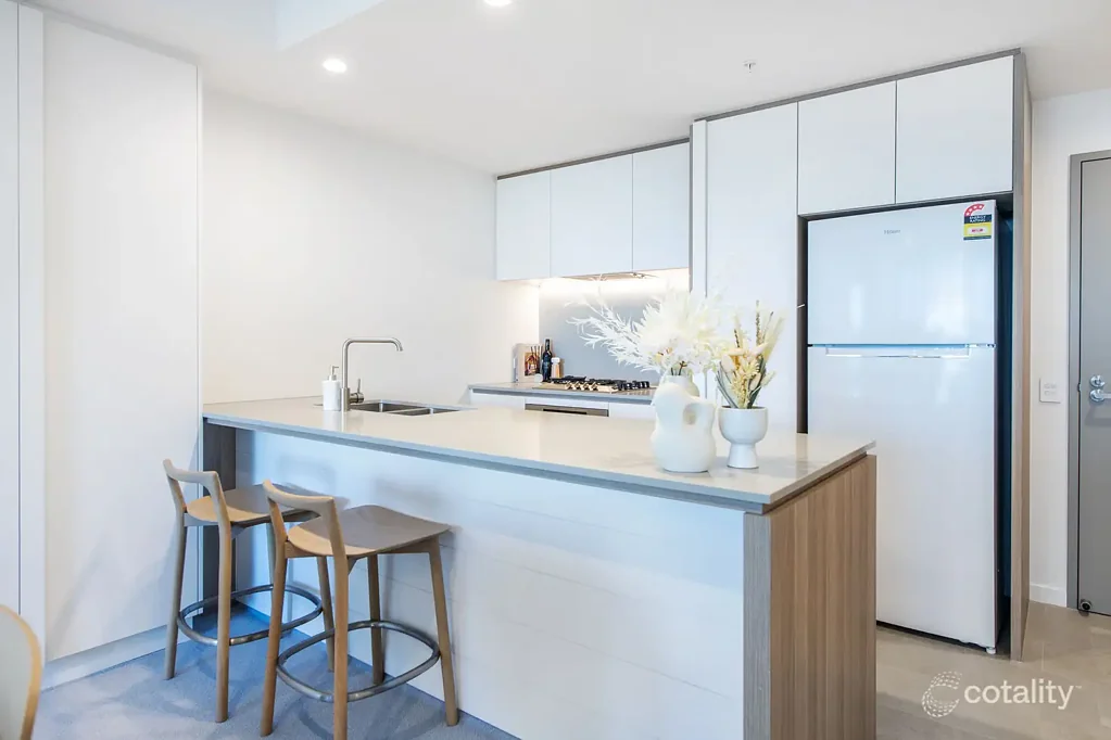Fully Furnished Coastal Living with Ocean Views in the Prestigious Signature Broadbeach