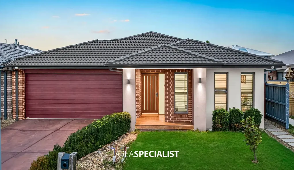 Clyde North 4ਬੈੱਡਰੂਮ Park-Facing Family Home in Sought-After Clydevale Estate