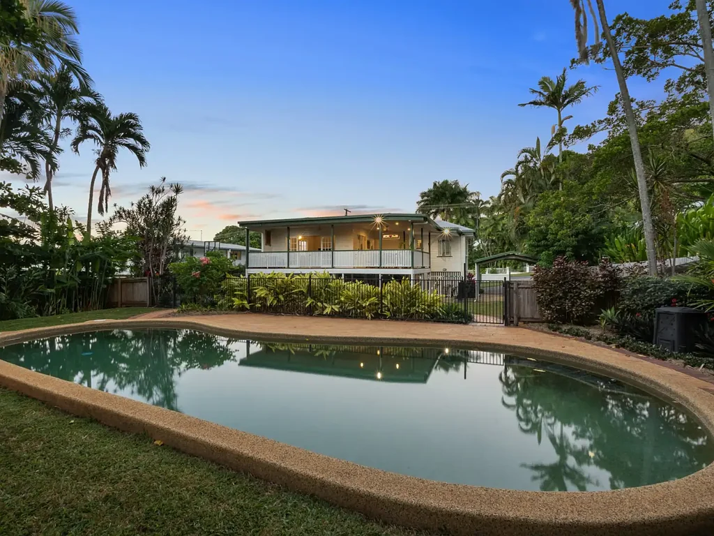 8 Dalgety Street, Stratford, QLD 4870