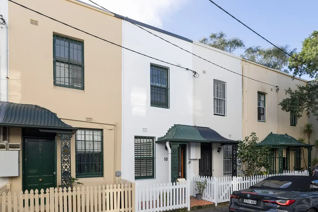 Paddington 2ਬੈੱਡਰੂਮ Modernised light-filled terrace in prime village pocket