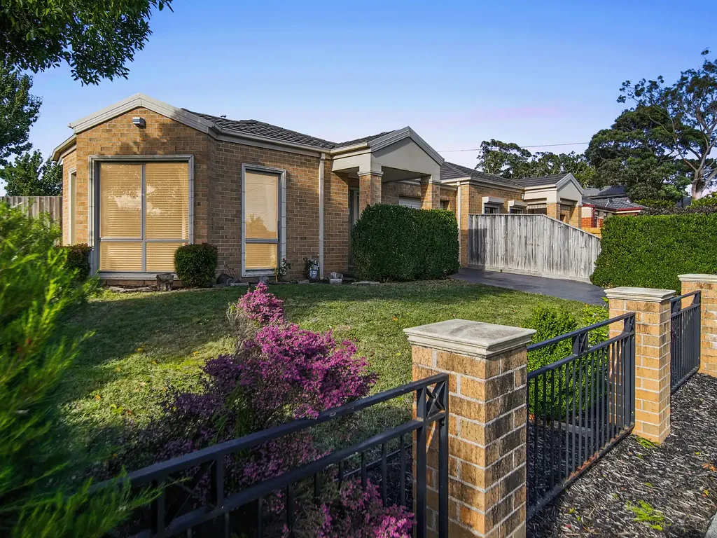Noble Park 2房 独立临街面 360平土地 无物业费 宽敞采光 厨房中心 私密庭院 步行学校市场 Standalone Living on 360m2