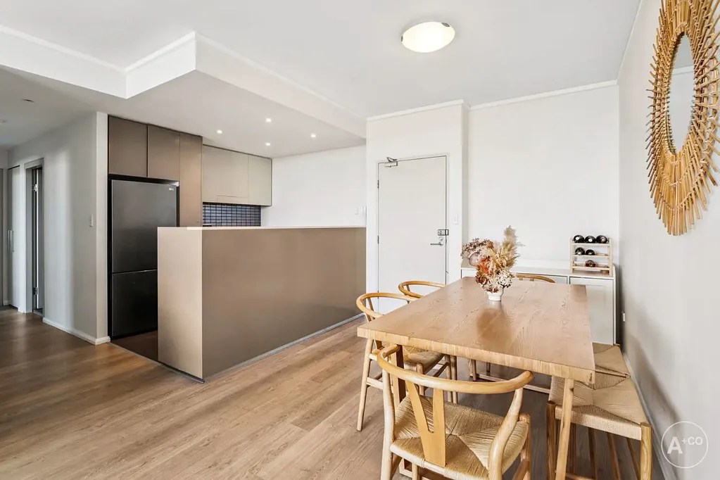 Maroubra 2房 Botanica花园环绕 现代厨房主卧套间 安全室内车位 靠近Pacific Square The Perfect Blend of Lifestyle, Location & Luxury