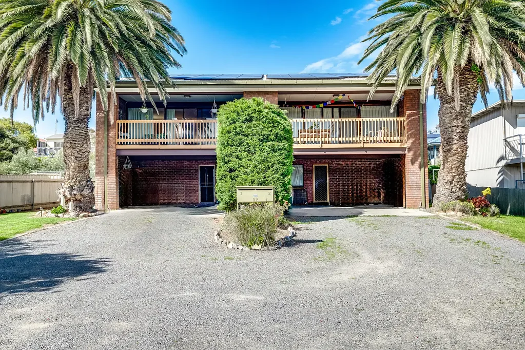 Port Elliot 6 Slaapkamer Mirror-image magic – an investor’s dream with a prized Port Elliot pair.