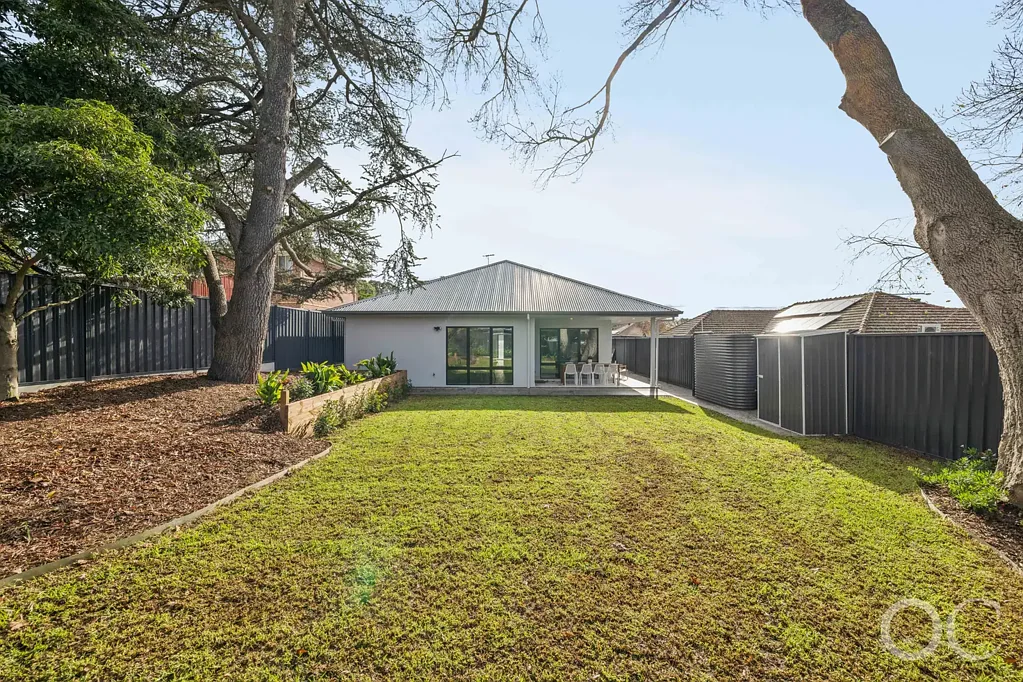 Mount Barker 4Phòng ngủ Open the Door to a New-Gen Home in Sought-After 'Old' Mount Barker