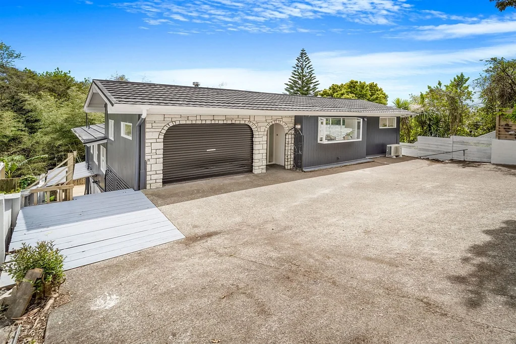 Newly renovated three-bedroom + 1 study room unit in Glenfield on the North Shore.