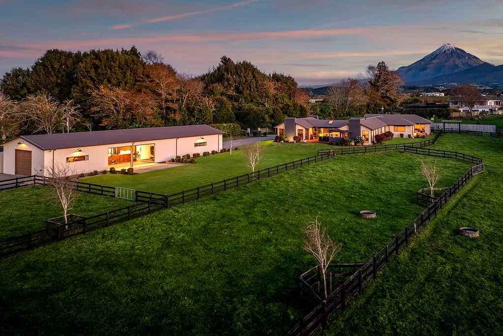 Mangorei Premium country living with unmatched 291sqm shed