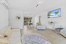 100/1-9 Gray Street, Tweed Heads West