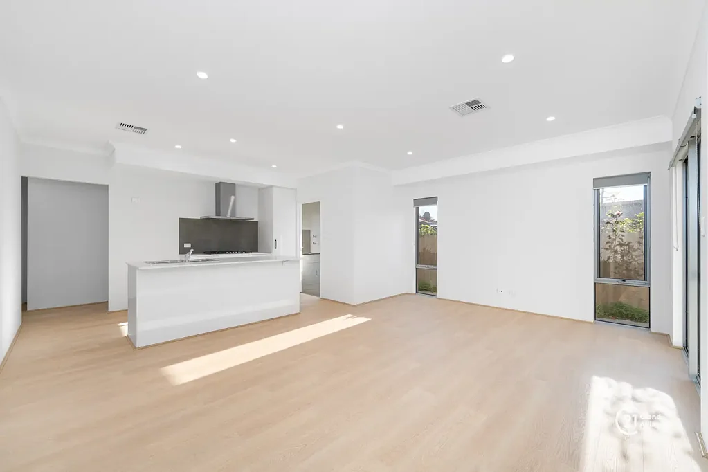 NOT FAR FROM CAROUSEL!!!! @ $930 per week
