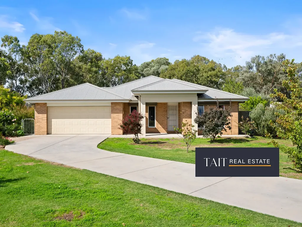 Wangaratta 4બેડરૂમ Contemporary Acreage Living with Established Gardens & Creekside Serenity