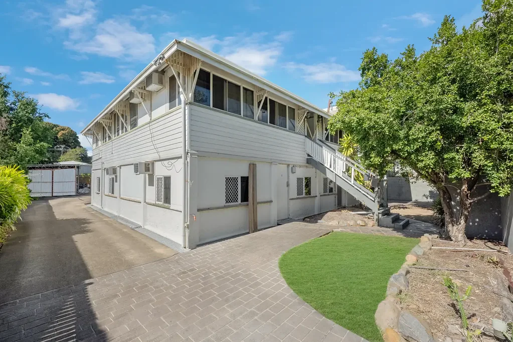 South Townsville 8Moenga INVEST, RENOVATE & MAXIMISE RETURNS