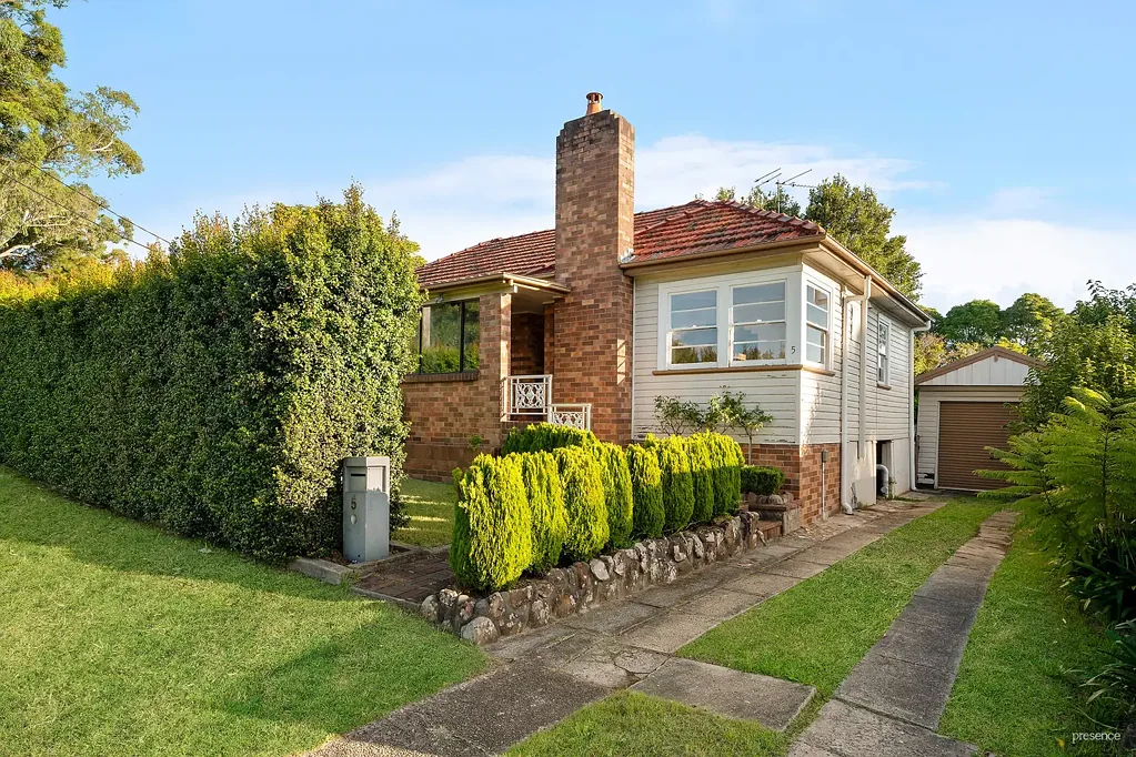Wallsend 3房  Appealing Art Deco Haven with Stylish Renovations & Scope to Add Value