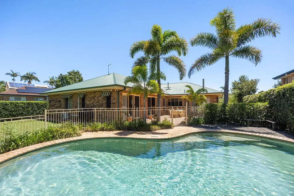 Brookfield 4कमरा Premier address for this classic single level sanctuary