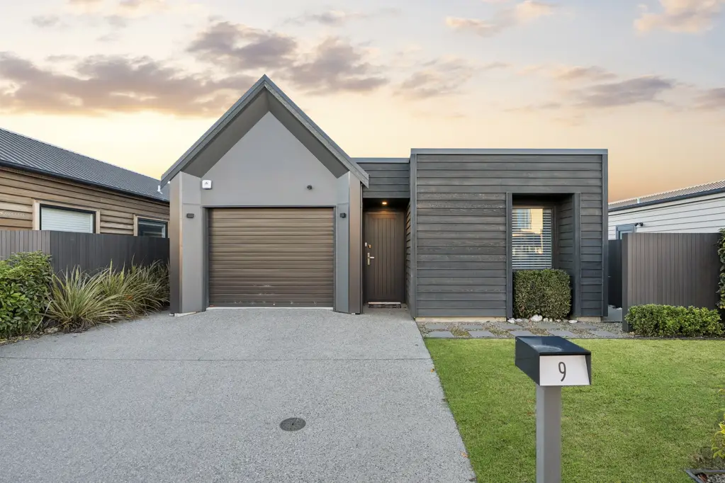 Wanaka 3房  Modern home with reserve outlook
