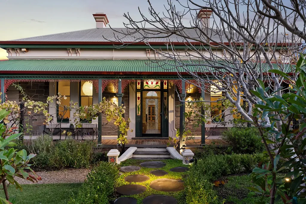 Semaphore 4Moenga Character, Charm & Coastal Living