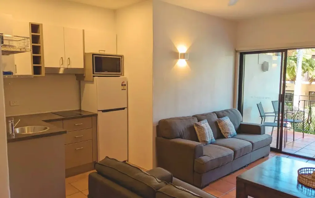 TWO BEDROOM FURNISHED UNIT CLOSE TO TOWN