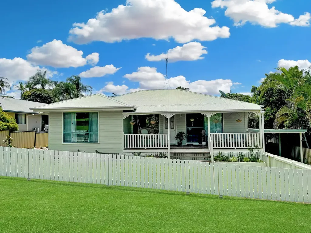 Dundowran 3房  CHARMING DUNDOWRAN COTTAGE READY TO MAKE YOUR OWN