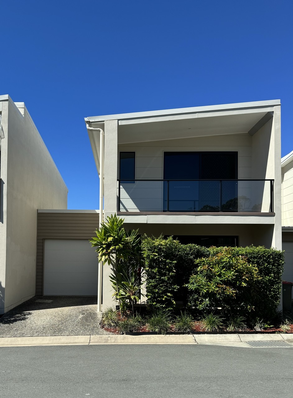 4 KARAMAN CT, DAKABIN QLD 4503, 0房, 0浴, Townhouse