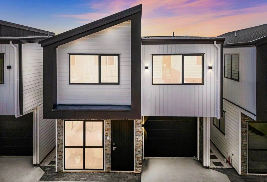 Papatoetoe 4Moenga Stylish 4-Bedroom Standalone + Bonus Study