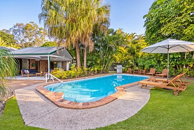 Nerang 3房  SUBMIT ALL OFFERS! DECEASED ESTATE - MUST BE SOLD | 1,025m2 WITH A POOL