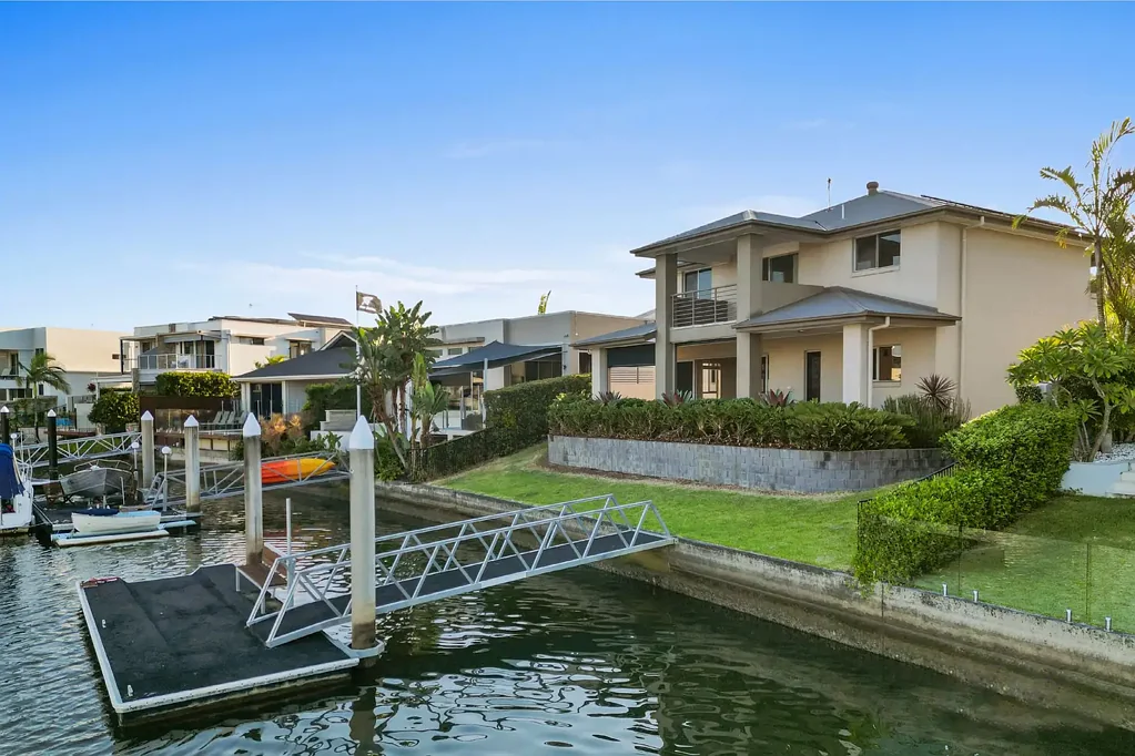 Biggera Waters 5房  Luxurious Waterfront Living - Harbour Quays
