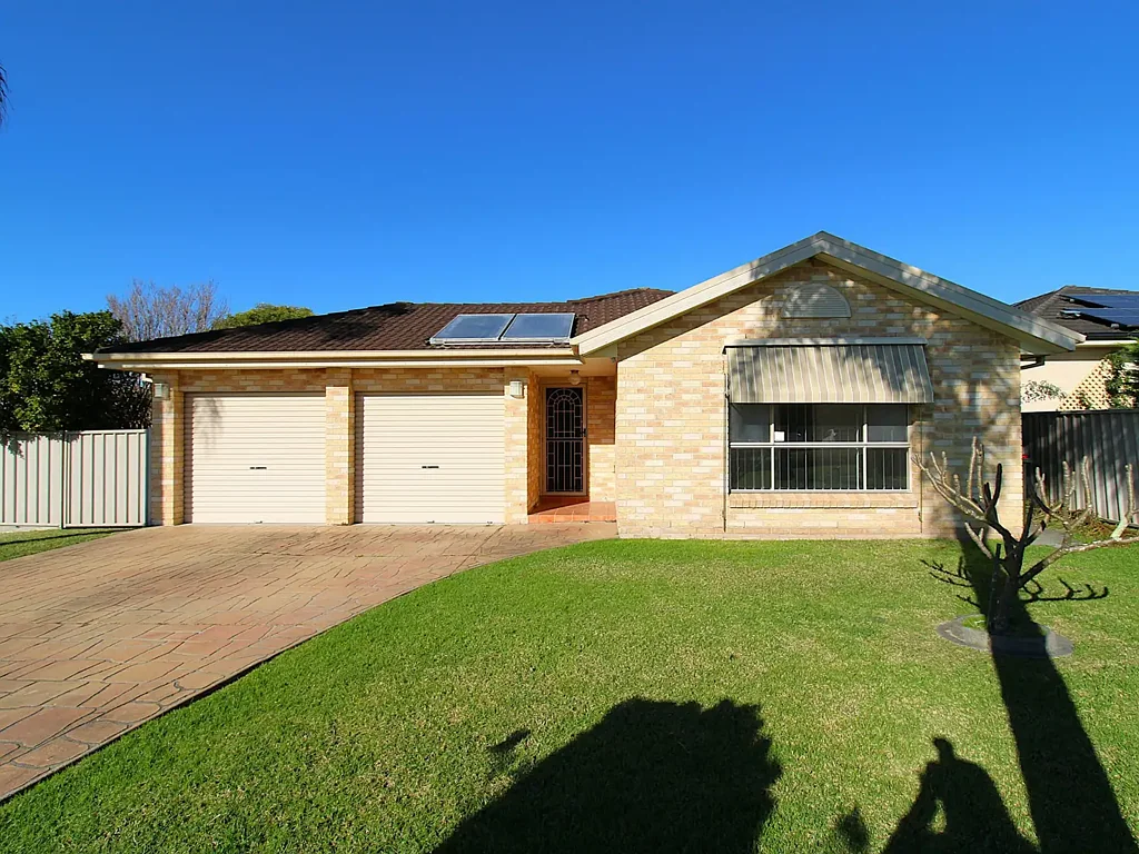 Charming Family Home for Rent in Worrigee!